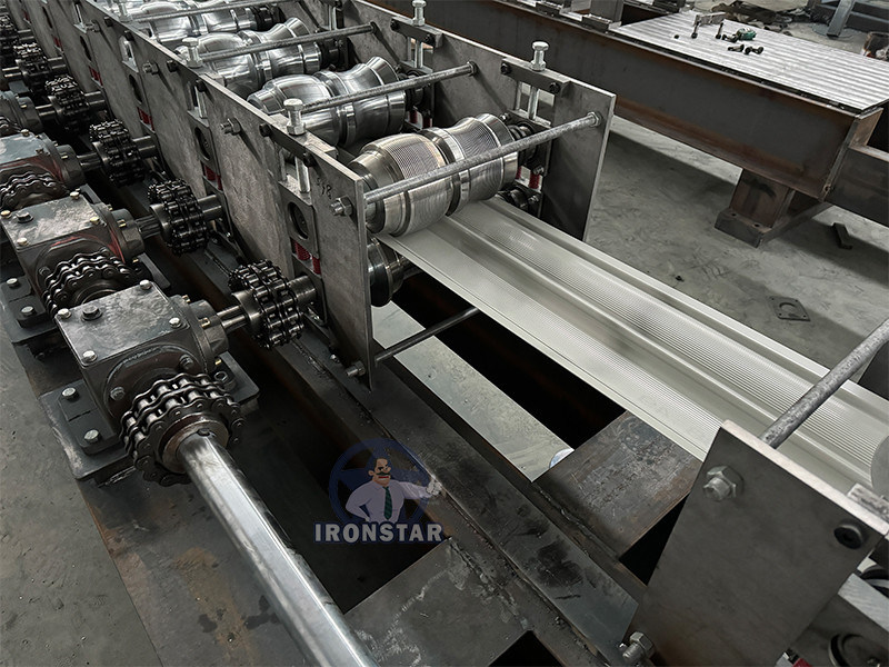 “Turkey Standard PU Foam Sandwich Rolling Shutter Door Forming Machine Multi Material Galvanized Sheet PPGI Aluminum Profile Machine”